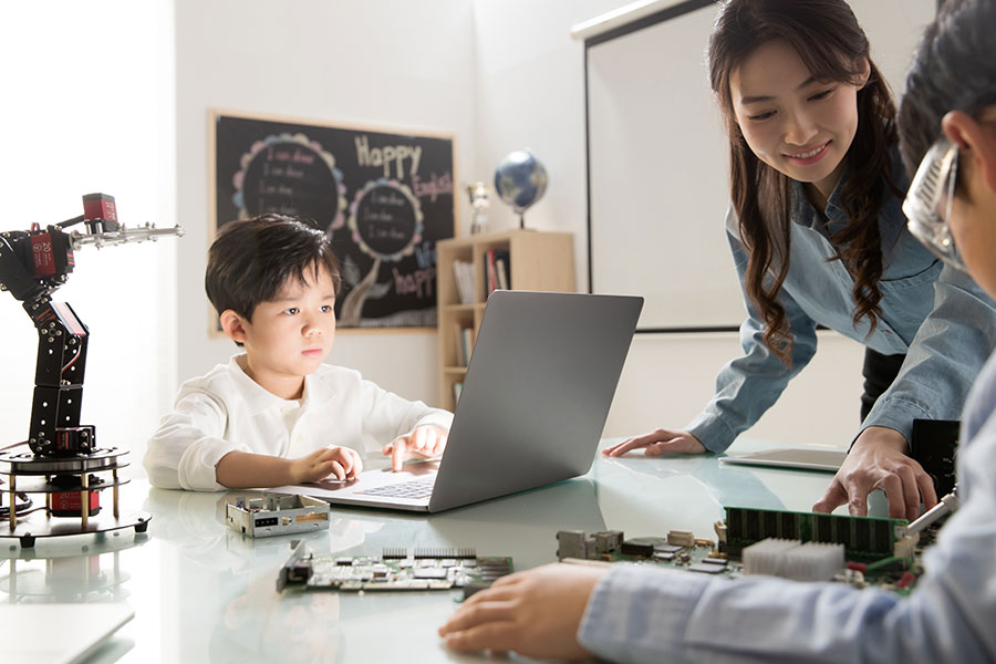 ���ӌW(xu��)����30��(ji��)�n������ɭ����׌�ҿ����˳��L(zh��ng)���@ϲ