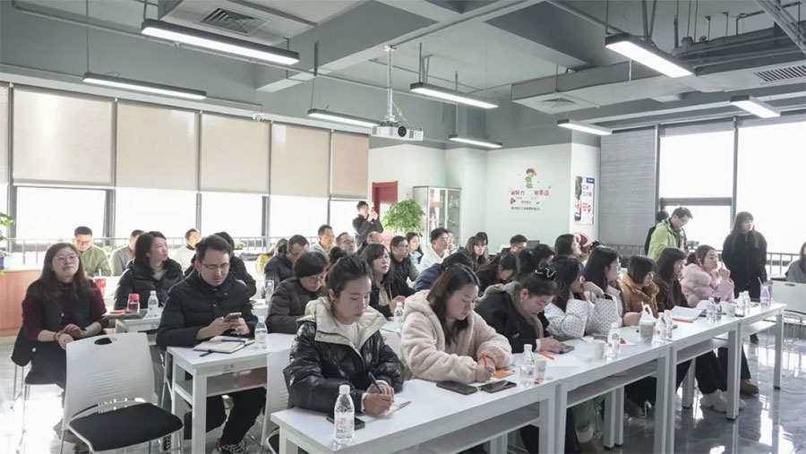 ��ռAI�șC������ɭ�������ӡ�AI���ֆT���c���������w�������Ӗ